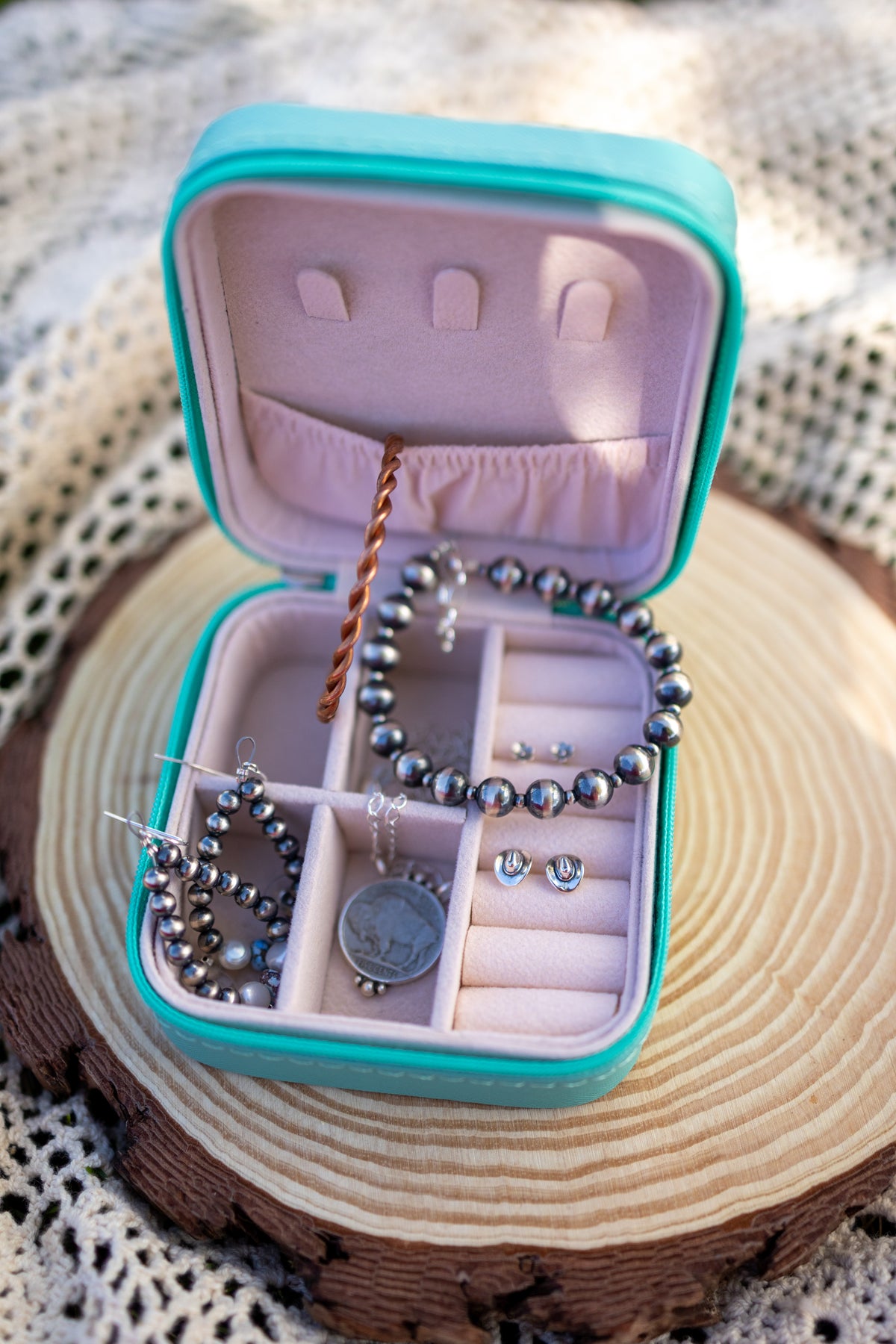 Travel jewelry box